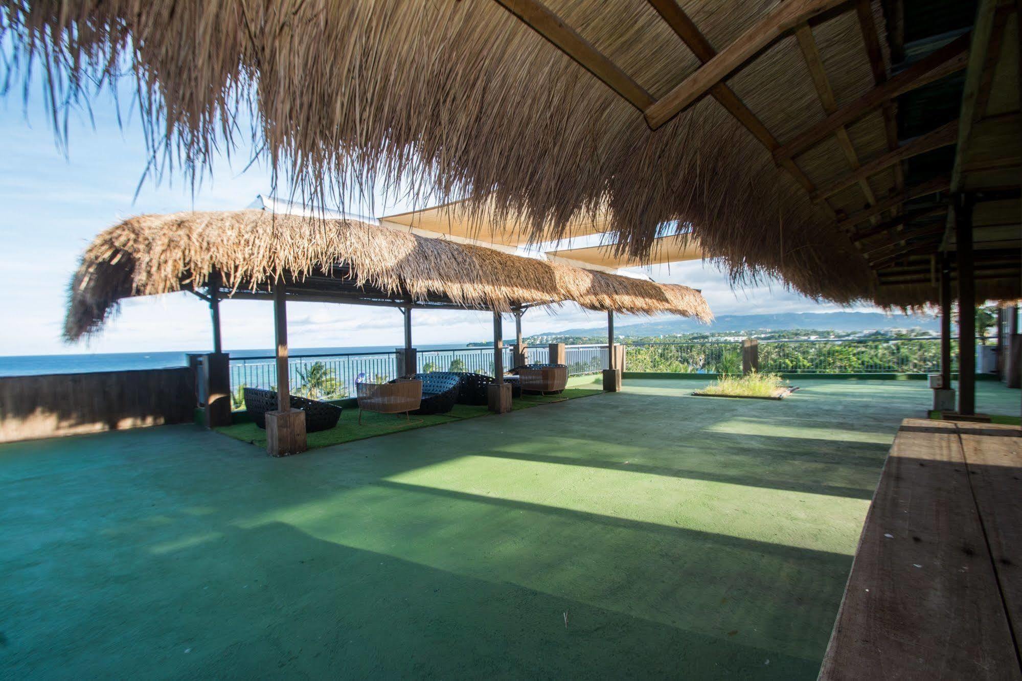Luxeview Hotel Balabag  Ngoại thất bức ảnh